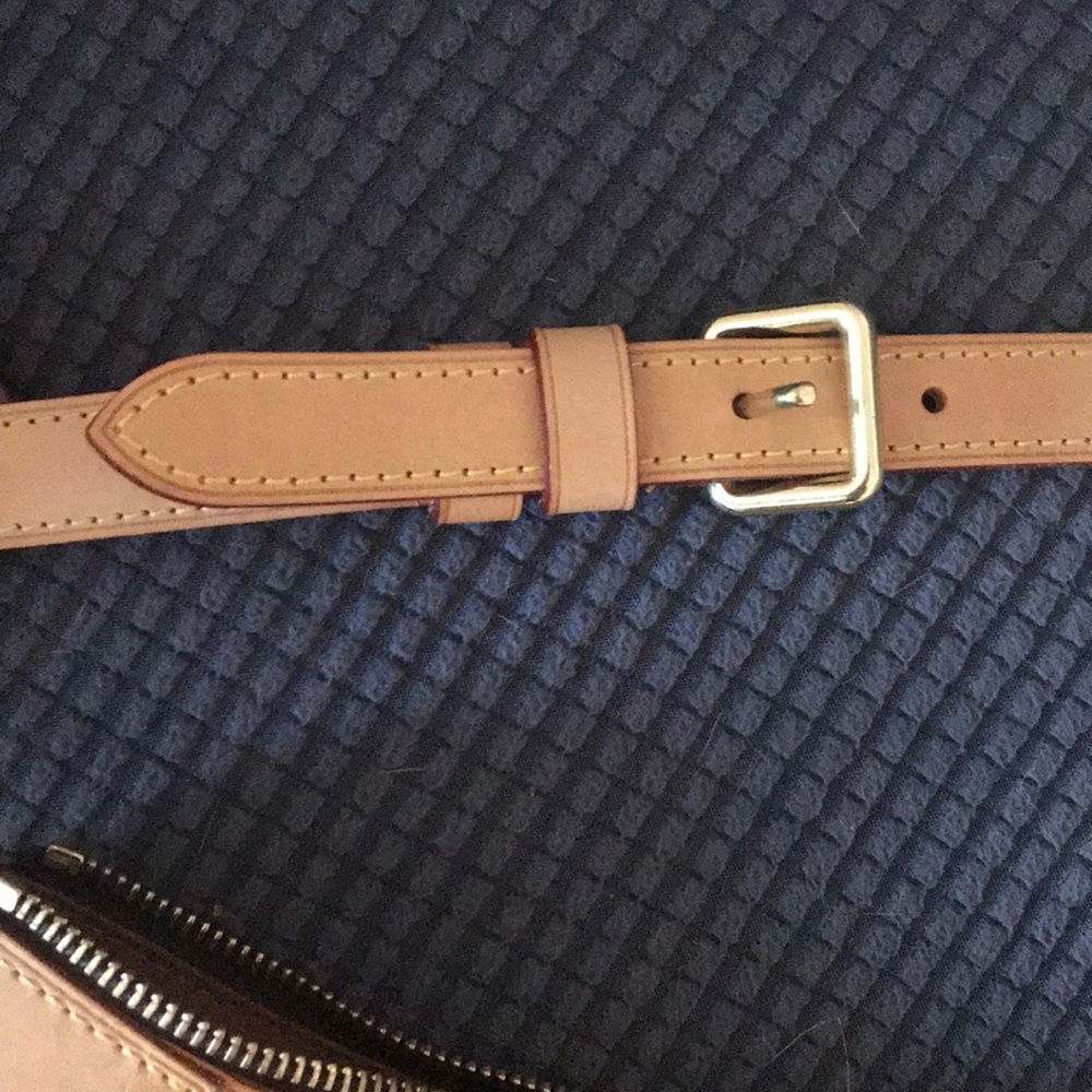 Louis Vuitton - Picture 5 of 8